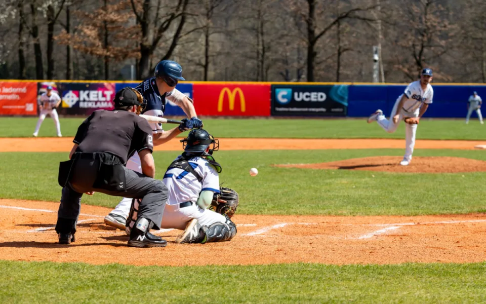 Kouzlo večerního baseballu a pomoc malému bojovníkovi: Hluboká vyzve vicemistry z Brna