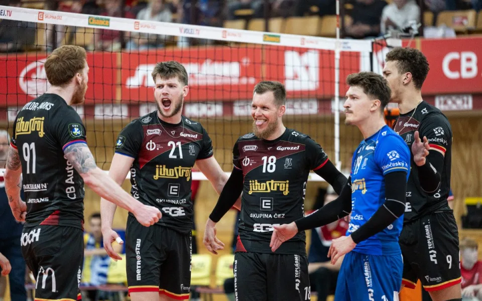 K bronzu je blíže Jihostroj. V tie-breaku urval výhru 3:2