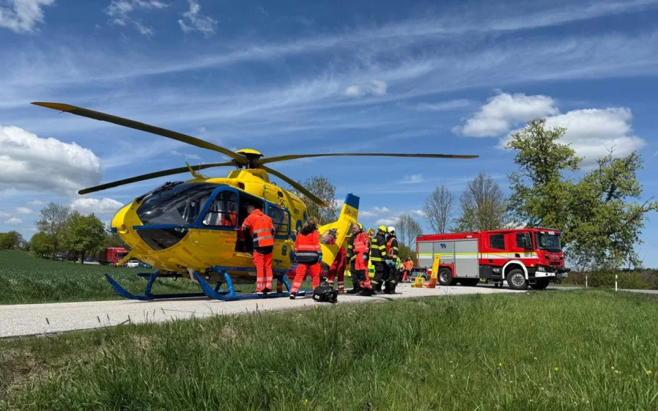 Vážná nehoda u Malovic. Na místě pomáhal i projíždějící policista a zdravotnice