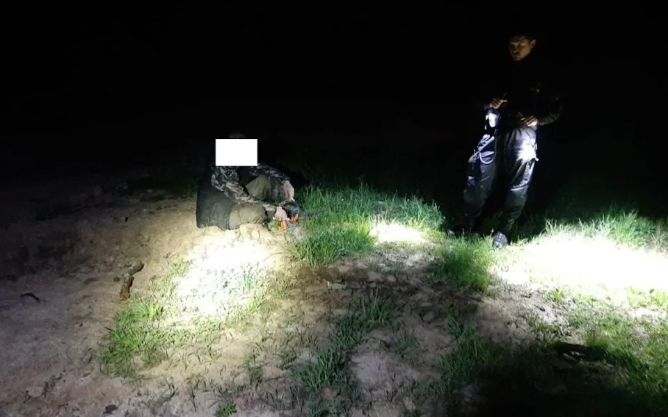Policie dopadla čtyři kopáče vltavínů. Jeden se více než rok vyhýbal vězení