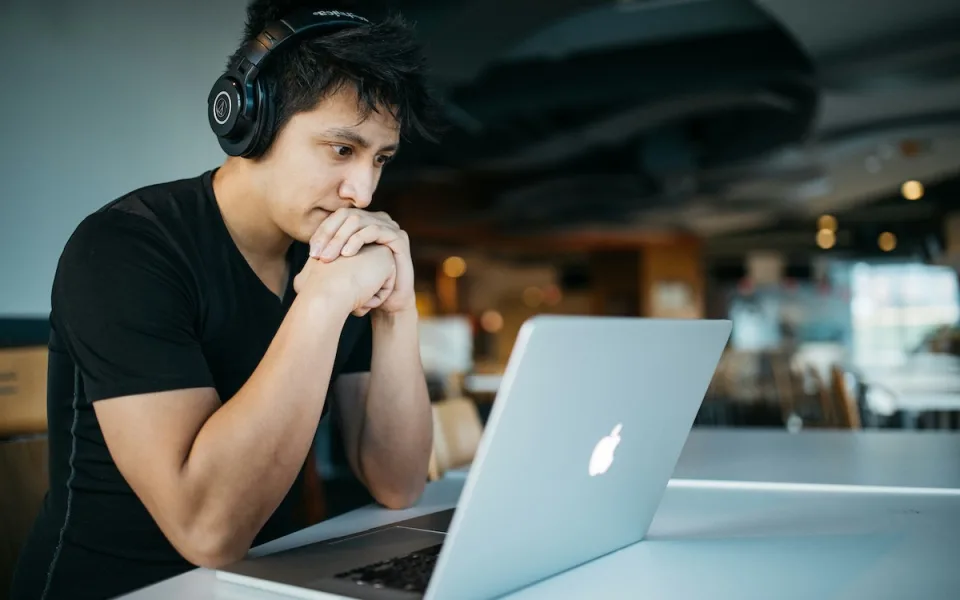 Dali jste výpověď, nebo vás propustili? Co teď a jak dát do pořádku životopis, než začnete hledat dál