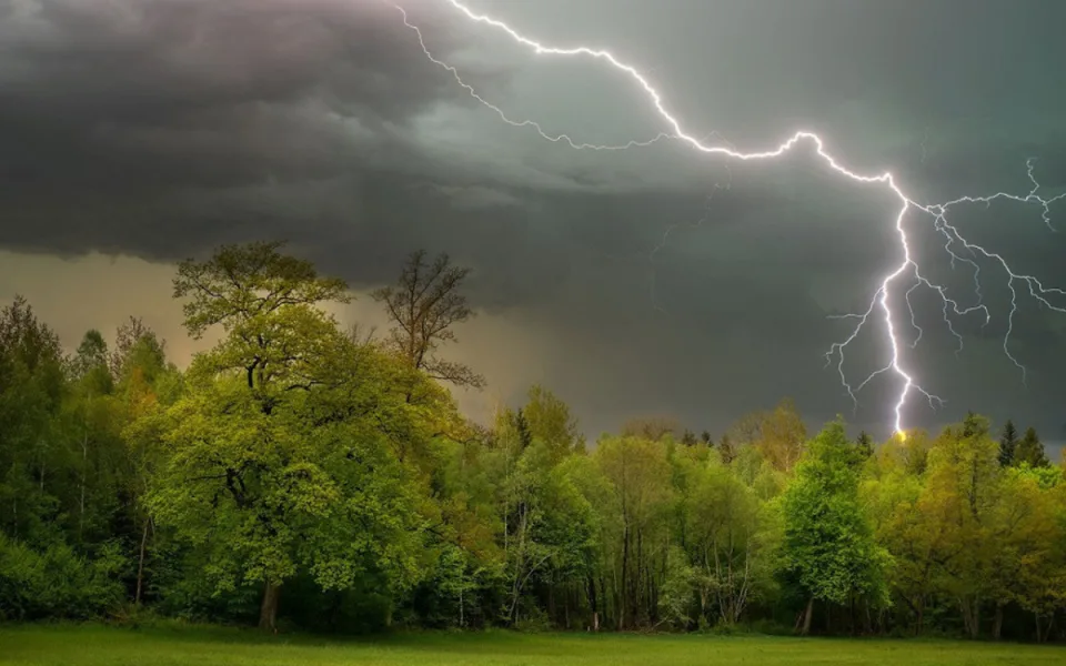 Meteorologové upravili výstrahu, dnešní bouřky mohou zasáhnout i Jihočeský kraj