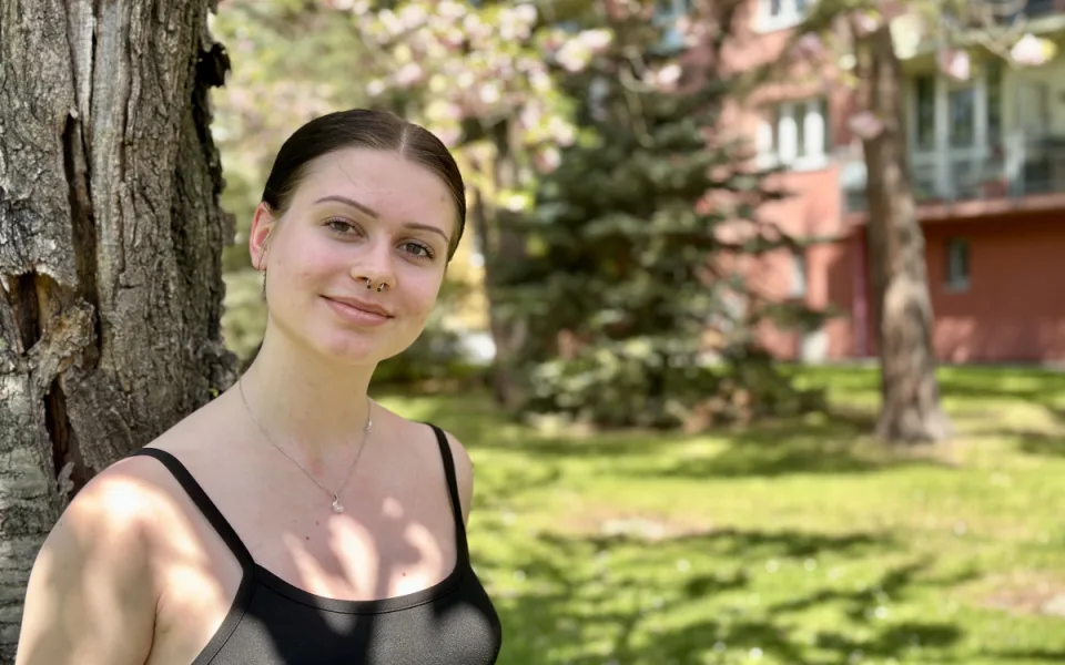 Technické obory tu nejsou jen pro kluky, mladá lakýrnice je toho jasným důkazem