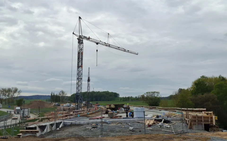 Řidiči od pondělí neodbočí ze silnice I/3 u Dolního Dvořiště na Vyšší Brod. Musí objížďkou