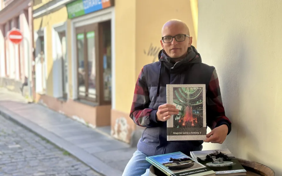 Kašny nejsou jen beton a voda, říká rekordman Jaroslav Pavlík. Dokumentuje jejich krásu i zánik