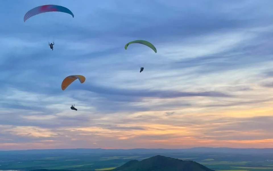 Svoboda letu nad krásami České republiky, to je paragliding