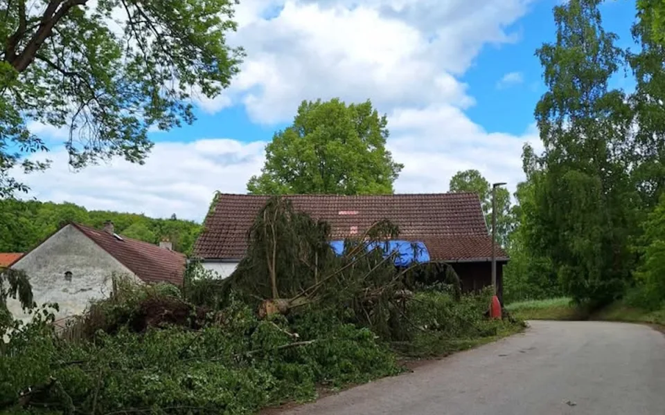 U Českého Krumlova se objevilo tornádo. Znělo to jako jedoucí kolona bagrů, popisují svědci