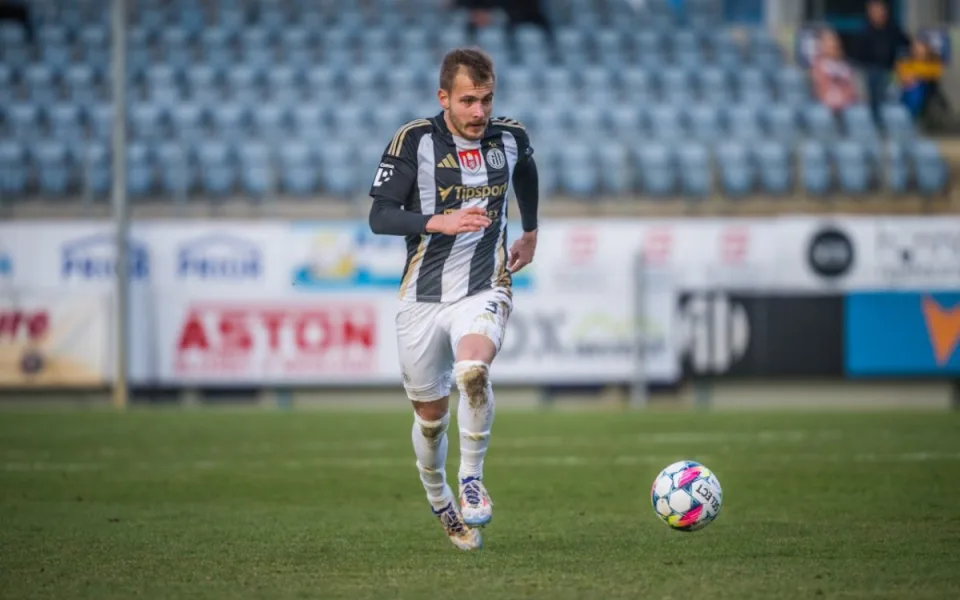 Talentovaný bek Hodouš končí v Dynamu. Sparta ho stáhla zpět a posílá do Liberce