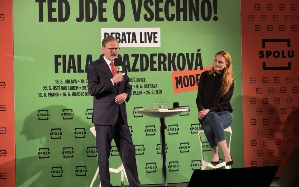 Politici na jihu Čech oslovují voliče na besedách nebo u stánků