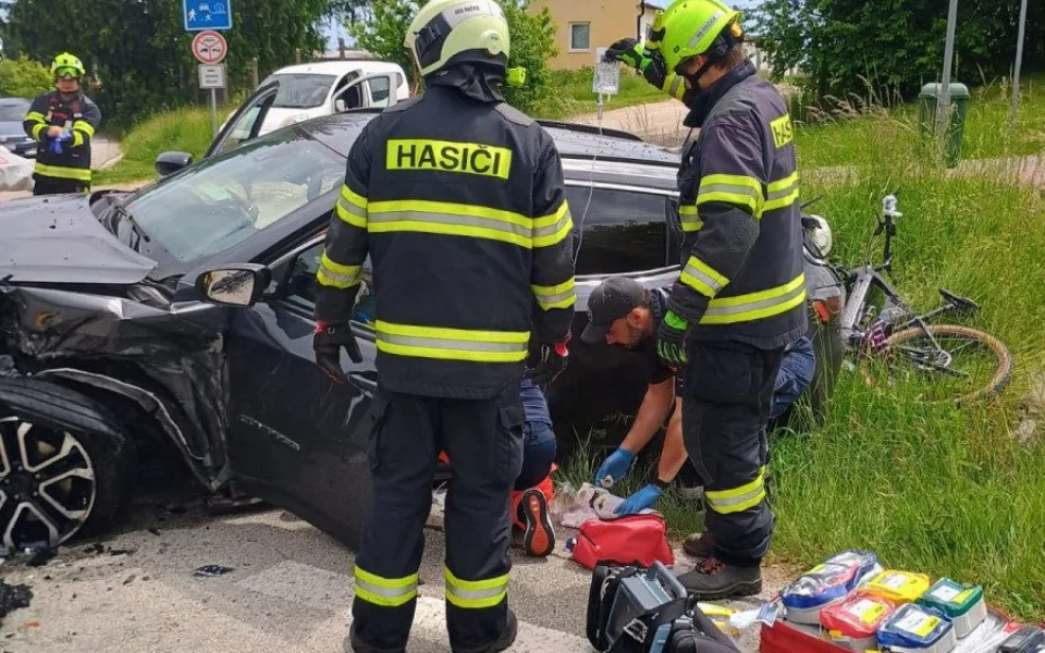 Při dopravní nehodě v Dačicích se zranili tři lidé