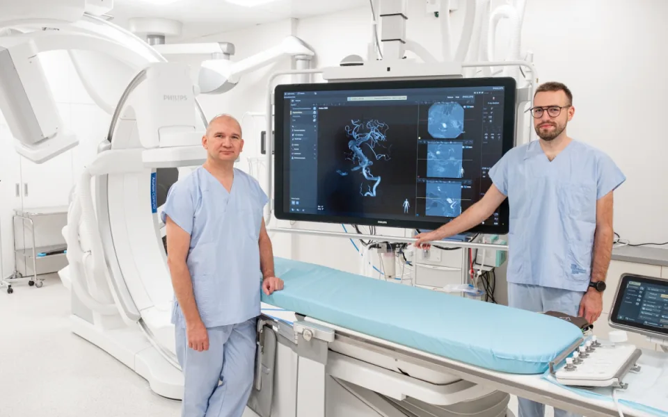 Průlomový zákrok v Budějovicích. Stent zachránil pacienta s výdutí mozkové tepny