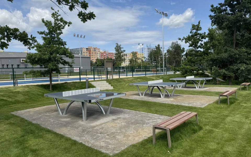 Hřiště na pickleball, badminton nebo stolní tenis. Druhá etapa ČEZ areálu je hotová