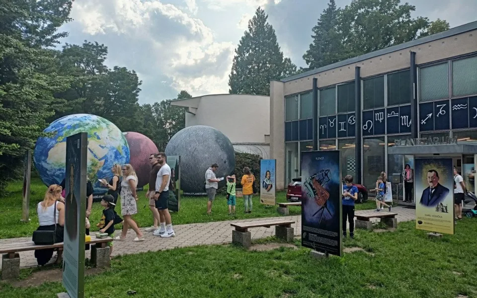 Komiksová výstava ukrývá možnost pojmenovat planetku ve vesmíru
