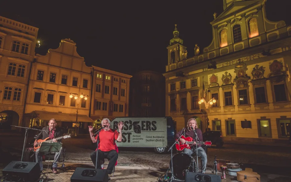V Budějcích odstartuje Buskers Fest. Do ulic přinese ohňovou show, hudbu i tanec