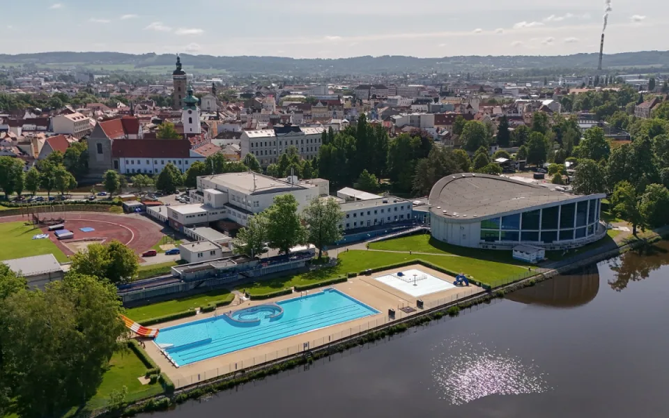Letní plovárnu v Českých Budějovicích o víkendu navštívilo skoro 2000 lidí