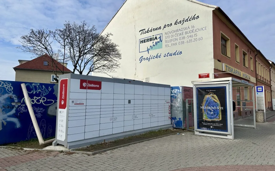 Města chtějí omezit výdejní boxy. Lidé si však službu pochvalují