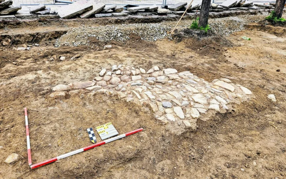 Archeologický nález přerušil opravy Jungmannovy ulice v Písku