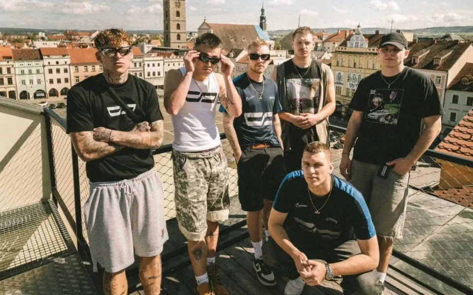 SOUTĚŽ: Label Blue bridge studio odpálí léto na Střeše Budějc
