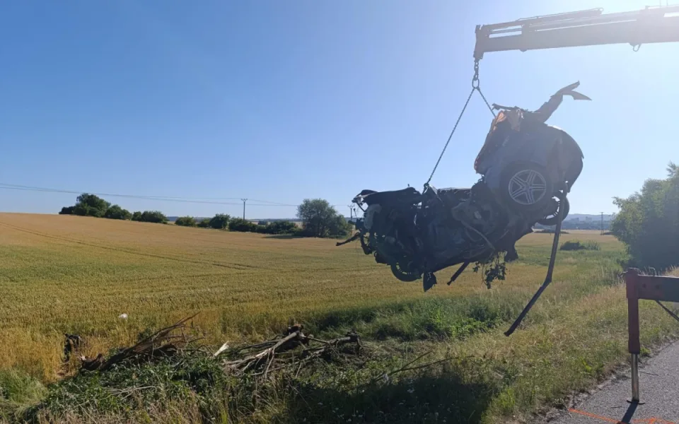 Tragická nehoda v Táboře. Auto havarovalo a začalo hořet, řidič zemřel