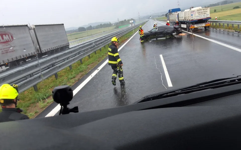 Dálnici D3 uzavřela dopravní nehoda