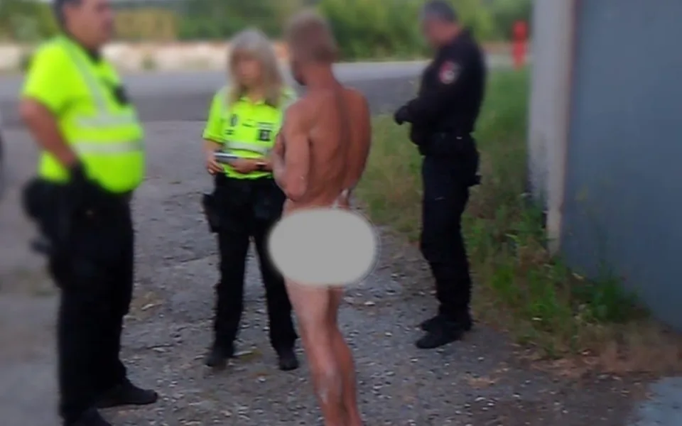 Nahý muž se v Táboře pokoušel prorazit hlavou zeď. Utekl z nemocnice