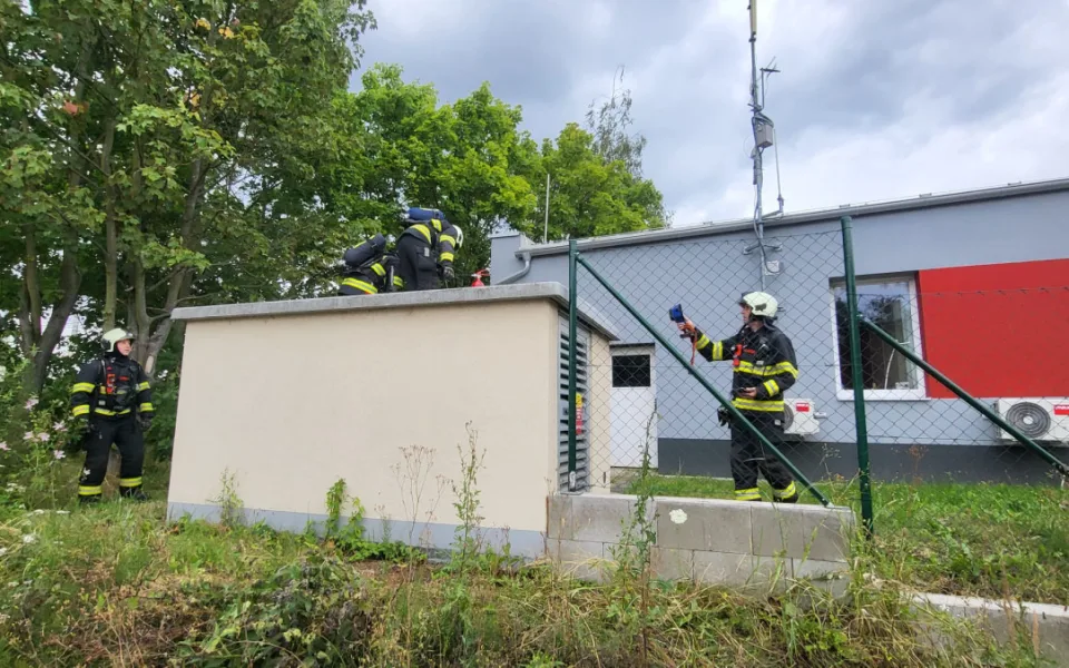 V Husově kolonii hořely trafostanice, výpadek energie potrvá až šest hodin