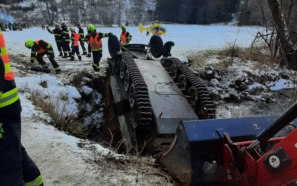 Řidič obrněného vozidla čelí obvinění. Tragická nehoda u Horního Dvořiště měla dvě oběti