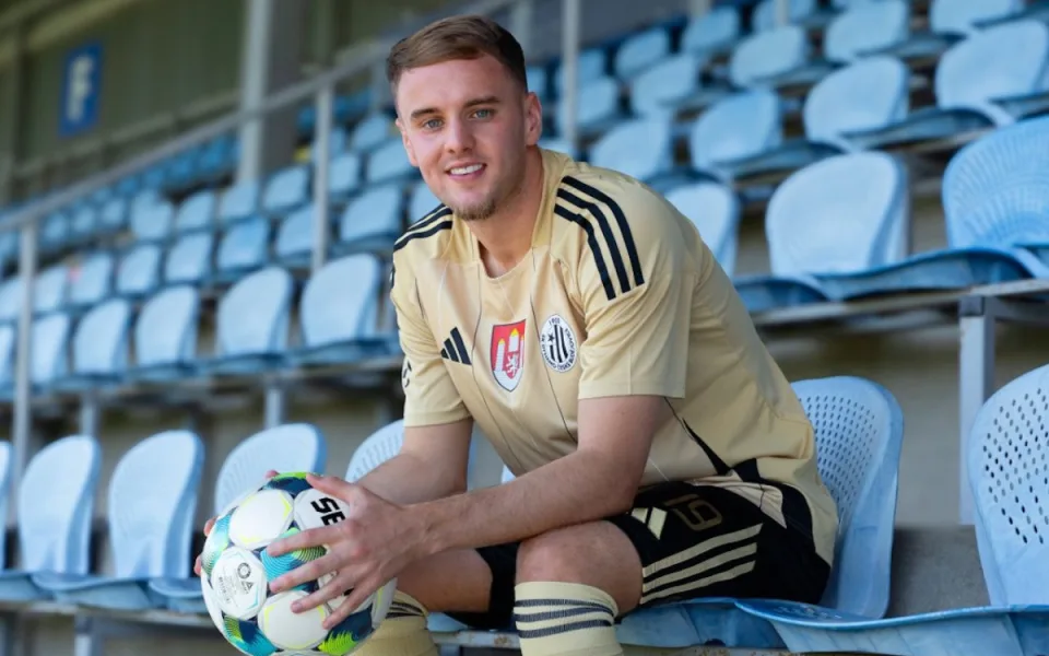 Dynamo posiluje zálohu. Skot Josh Adam přichází z akademie Manchesteru City