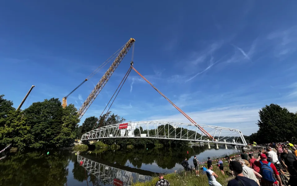 Hluboká nad Vltavou má novou lávku přes Vltavu