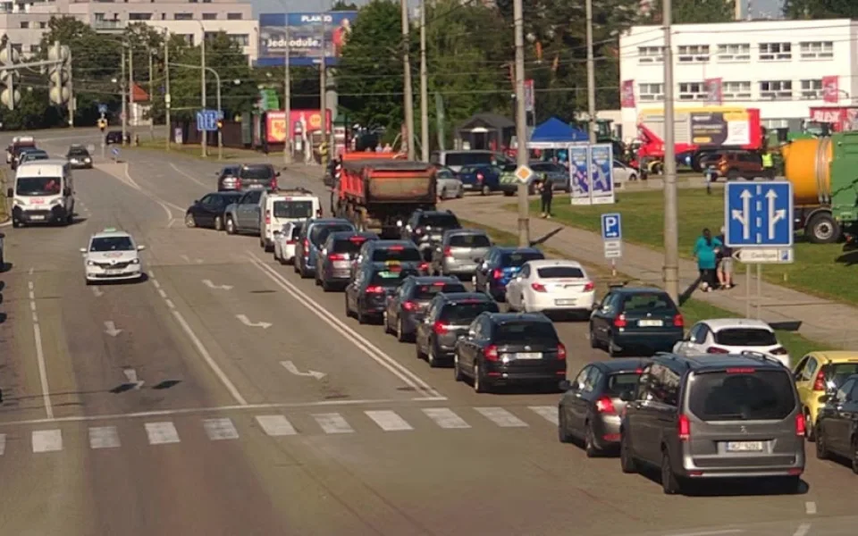 Živitelka ochromila městskou dopravu, průjezd kolem výstaviště zabere i 40 minut