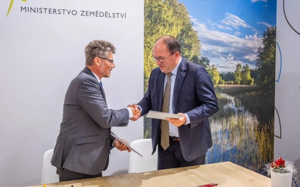 Jihočeská univerzita patří mezi klíčové zemědělské vysoké školy v Česku, řekl ministr zemědělství