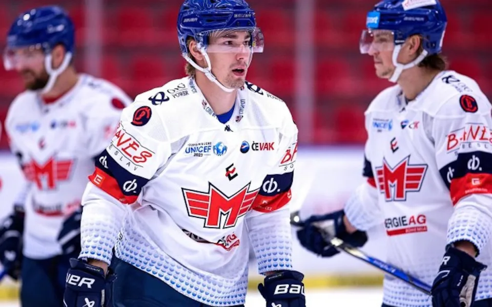 Musíme začít myslet hlavně defenzivně, říká po zápase s Berlínem Adam Kubík