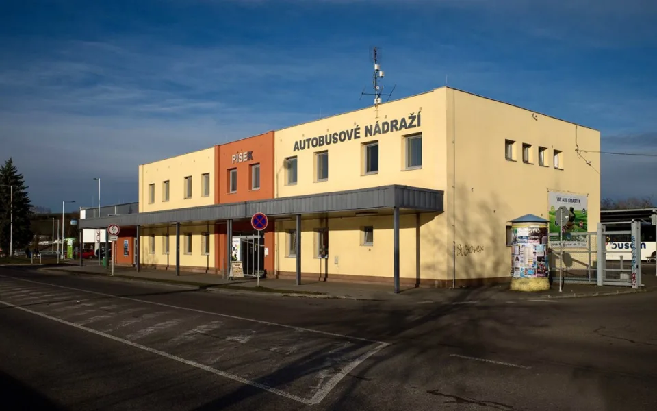 Rekonstrukce uzavře autobusové nádraží v Písku. Cestující čekají změny v provozu