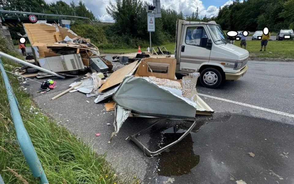 Viadukt u Jitexu skalpuje jedno auto za druhým. Letos už jich má na kontě deset