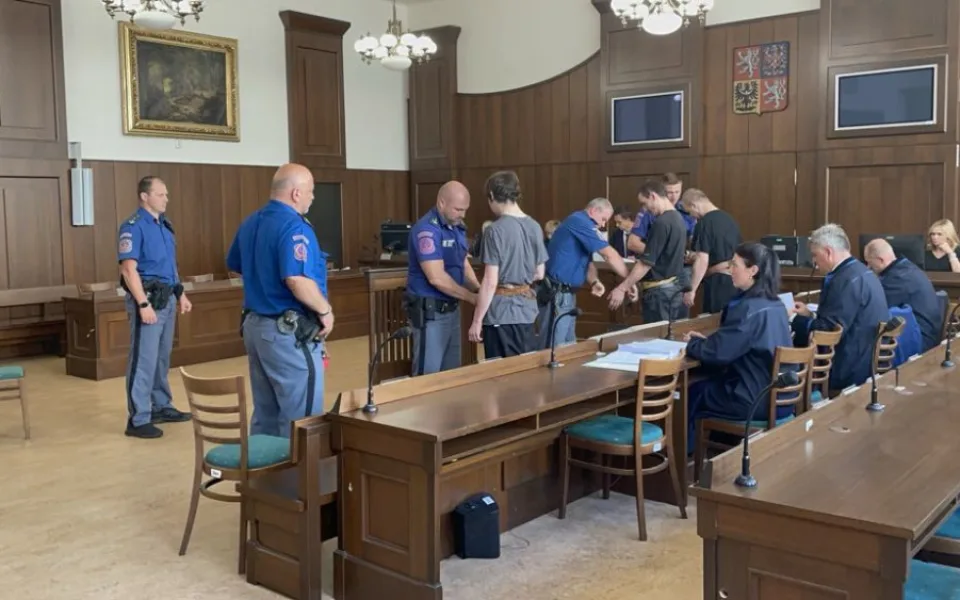 Za podíl na vraždě bezdomovce v Českém Krumlově potvrdil Nejvyšší soud 16,5 roku
