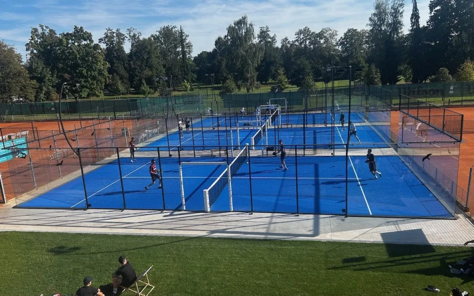 Padel turnaj poprvé na jihu Čech přilákal hráče i skvělou atmosféru