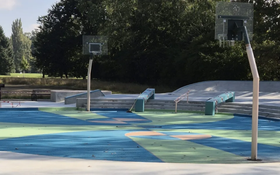 Skatepark ve Stromovce je hotový, nabídne místo pro sport i odpočinek