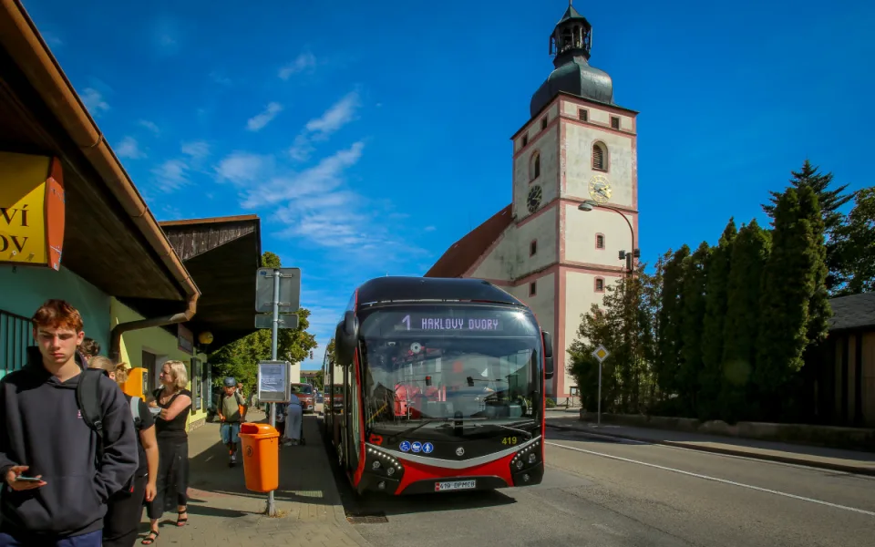 Jolanda, Zaklínač i Pikador. Budějčáci navrhli jména pro nové trolejbusy