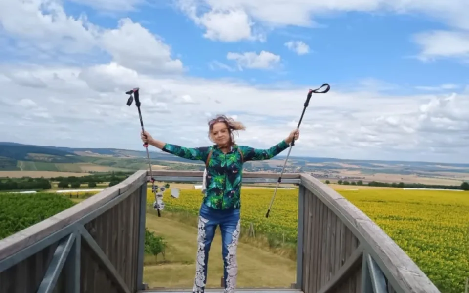 Míša z Brodu má za sebou rakovinu a amputaci. Pomohla by jí voděodolná protéza