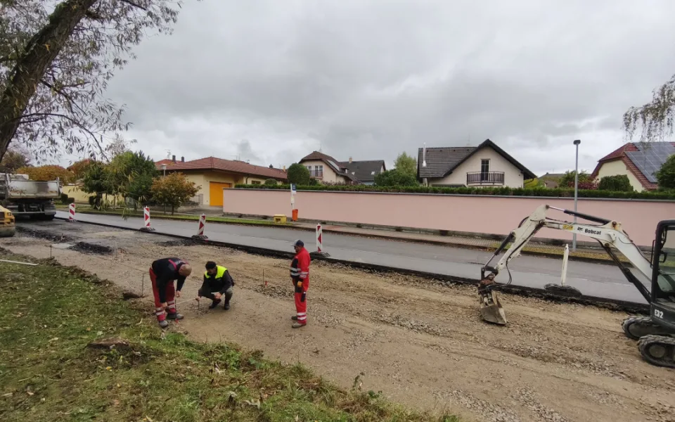 Lampy vysoké 4 metry? V Litvínovicích kvůli tomu museli jednat s leteckou bezpečností
