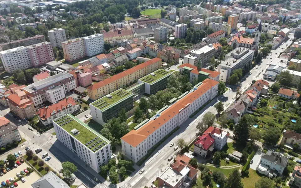 Přestavba bývalé vojenské nemocnice začala. Kraj investuje téměř dvě miliardy
