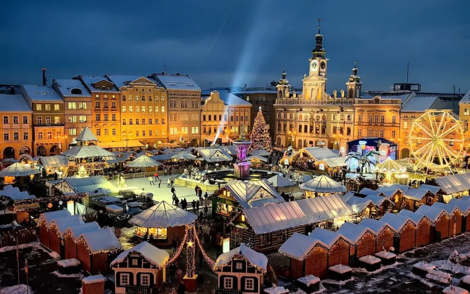 Advent v Budějovicích přinese gastronomii, dřevěnou Popelku i kouzelnou atmosféru.