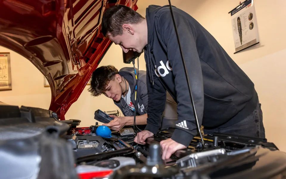 SPŠ a VOŠ automobilní v Českých Budějovicích mění image a modernizuje se.