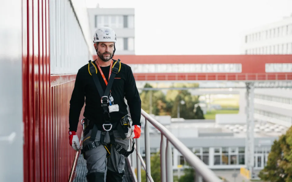 Původně dělal Martin Štěch zahradníka. Přes lešenářskou praxi v Německu se pak  dostal do Jaderné elektrárny Temelín