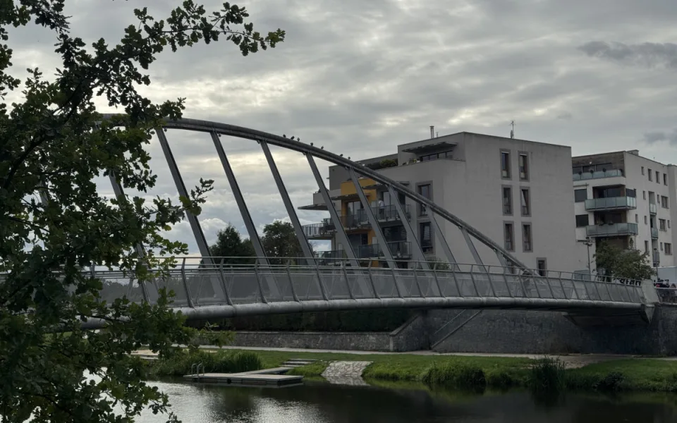 Lávka přes Vltavu je opravená. Otevřená je o týden dřív
