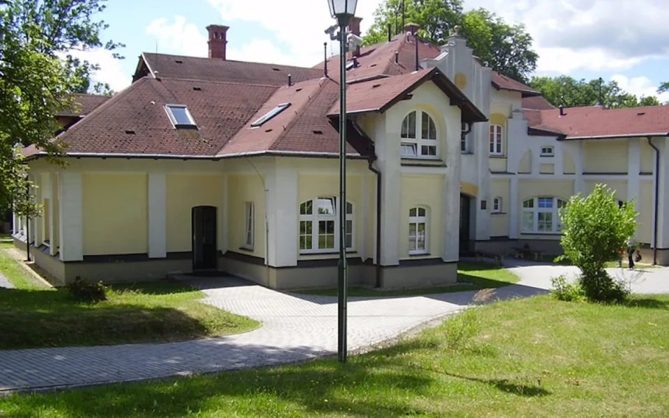Lidé v Hluboké nesouhlasí s novým dětským domovem. Bojíme se kriminality, říkají