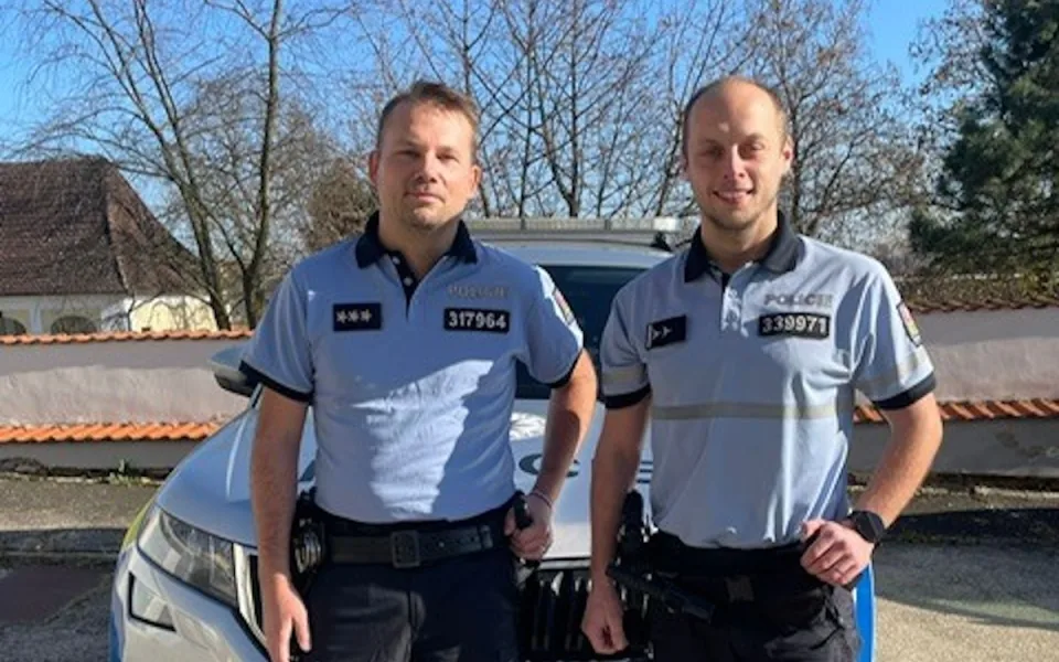 Z běžného pracovního dne bylo drama. Policisté zachránili muže, který zkolaboval
