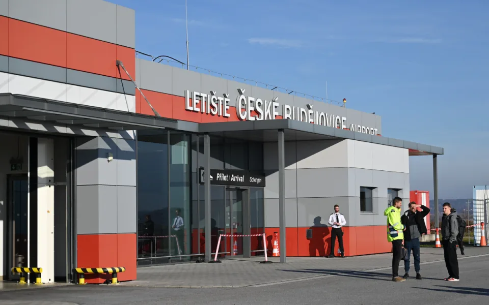 Vjezd na letiště usnadní nová křižovatka. Za její stavbu zaplatí kraj 120 milionů korun