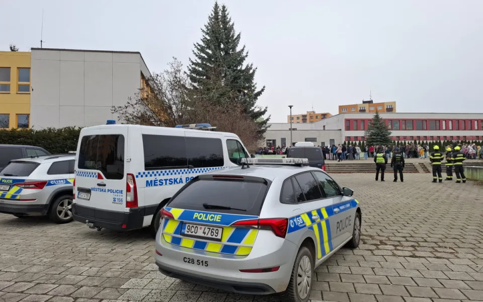 Policie evakuovala základní školu v Táboře. Důvodem je telefonická hrozba