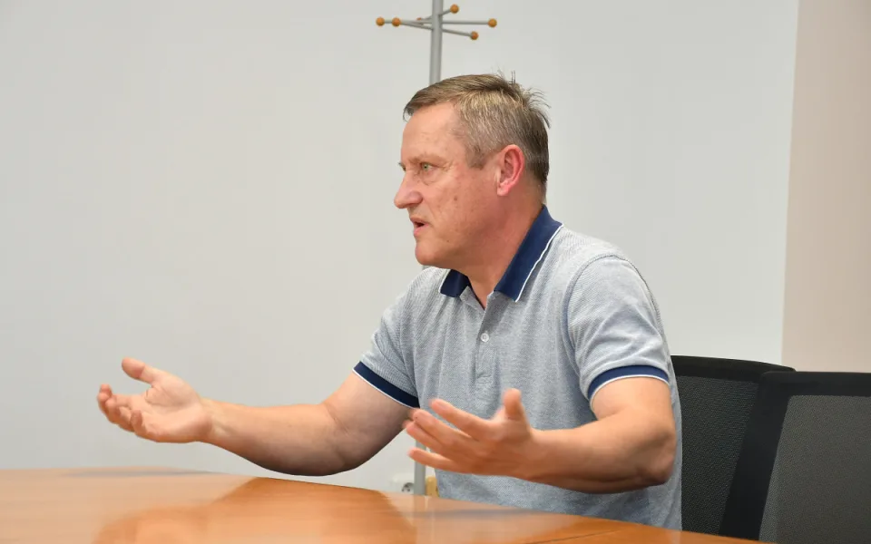 Kraj s městem získal vliv v akademii Dynama. Klub po měsících ustoupil jejich požadavkům